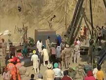 संगरूरः 5 दिन से 150 फुट गहरे बोरवेल में फंसा 2 साल का मासूम फतेहवीर, बचाव कार्य जारी