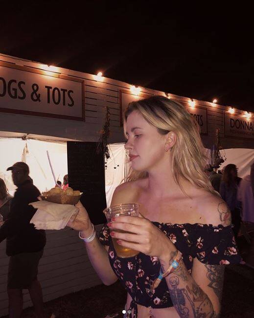 बता दें कि एक्टर एलेक बाल्डविन और एक्ट्रेस किम बेसिंगर ने साल 1993 में एक दूसरे से शादी की थी. हालांकि ये शादी नौ साल बाद टूट गई और दोनों का तलाक हो गया. 