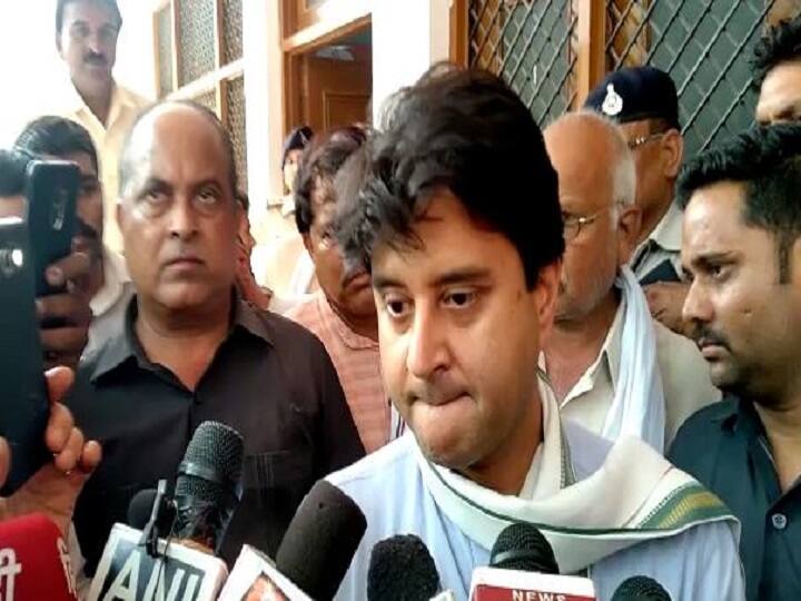 Jyotiraditya Scindia says i lost because of Some mistakes made by me हार के बाद पहली बार शिवपुरी पहुंचे सिंधिया, कहा- कुछ गलती मेरी भी रही होगी