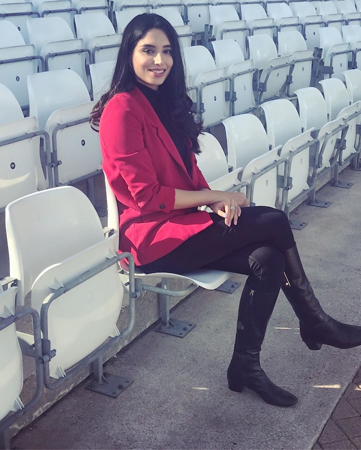 जैनब की लोकप्रियता इतनी बढ़ गई है कि उन्हें अब सियासी शोज़ के भी ऑफर हैं, लेकिन उनका कहना है कि वो कभी भी ऐसे शोज़ नहीं करेंगी. (तस्वीर: इंस्टाग्राम)