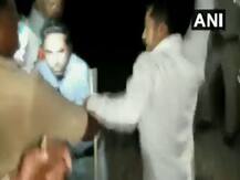 UP: रेलवे पुलिस ने पत्रकार के \'मुंह में पेशाब किया\', मारपीट का वीडियो वायरल होने के बाद हुआ निलंबित