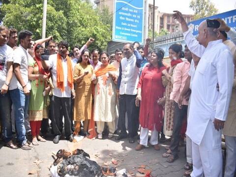 पानी और बिजली आपूर्ति को लेकर केजरीवाल सरकार को बीजेपी ने लिया घेरे में पानी और बिजली आपूर्ति को लेकर केजरीवाल सरकार को बीजेपी ने लिया घेरे में