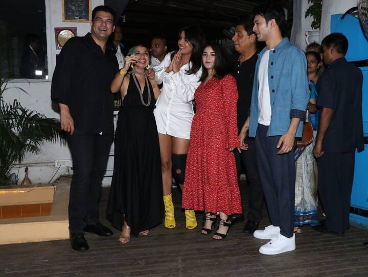 फिल्म का निर्देशन शोनाली बोस कर रही हैं. फिल्म में प्रियंका चोपड़ा भी अहम रोल प्ले करती नजर आएंगी.