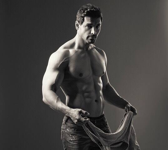 इन सबके अलावा अभिनेता जॉन अब्राहम ने भी युवराज को शुभकामनाएं दी. उन्होंने लिखा,