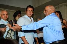 IN PICS: सलमान ने रखी \'भारत\' की खास स्क्रीनिंग, बंटवारा देख चुके लोगों संग बिताया वक्त