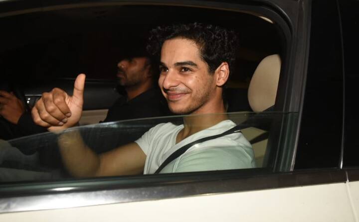 यहां ईशान खट्टर भी नजर आए. पार्टी में पहुंचे ईशान खट्टर मीडिया को पोज देते नजर आए. हालांकि कुछ वक्त पहले खबरें थी कि ईशान और करण के बीच सबकुछ ठीक नहीं है, लेकिन अब इन खबरों पर पूर्ण विराम लगा दिया है. 