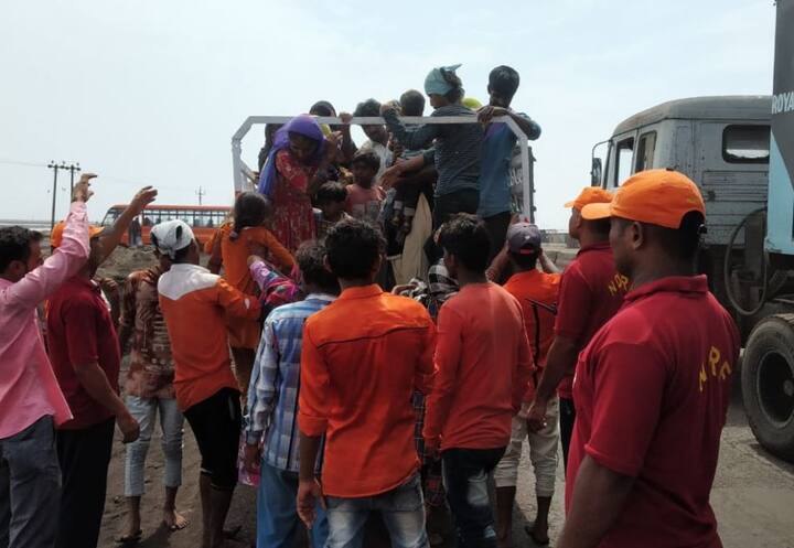 केन्द्रीय भू विज्ञान मंत्री हर्षवर्धन ने कहा कि मैं उन सभी परिवारों के भले की प्रार्थना करता हूं जिनके चक्रवात वायु से प्रभावित होने की आशंका है. इसके 13 जून को दोपहर में 155-156 किलोमीटर प्रतिघंटा रफ्तार वाली हवा के साथ आने की संभावना है.