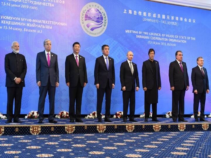 SCO सम्मेलन: आज दूसरे दिन भी इमरान खान से नहीं मिले पीएम मोदी, फोटो सेशन में दूर-दूर दिखे दोनों नेता PM Narendra Modi Not meet Imran Khan at SCO Summit in Bishkek SCO सम्मेलन: आज दूसरे दिन भी इमरान खान से नहीं मिले पीएम मोदी, फोटो सेशन में दूर-दूर दिखे दोनों नेता