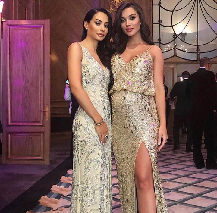  प्रेग्नेंसी में भी एमी बेहद ग्लैमरस अंदाज में नजर आती हैं. हाल ही में उन्होंने ये तस्वीर शेयर की है जिसमें वो गोल्डन कलर के हॉट गाउन में नजर आईं. उनके साथ उनकी खास दोस्त भी नजर आ रही हैं. 