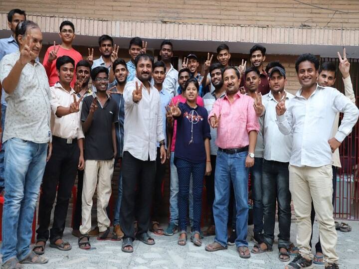 आनंद कुमार के Super 30 ने फिर लहराया परचम, JEE में 18 छात्र पास Bihar Anand Kumar Super 30 scores big again 18 of 30 students crack IIT आनंद कुमार के Super 30 ने फिर लहराया परचम, JEE में 18 छात्र पास