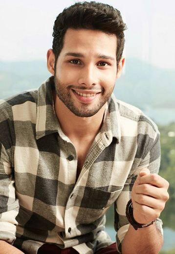 अपने आने वाले प्रोजेक्ट्स पर सिद्धांत ने कहा, 