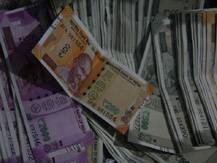 लक्ष्मी विलास बैंक पर RBI का बड़ा एक्शन, एक महीने के लिए नगद निकासी की सीमा 25 हजार रुपये तय की