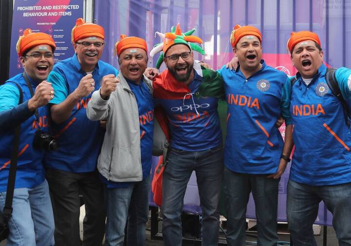 भारत के रोहित शर्मा और के एल राहुल ने 136 रनों की ओपनिंग पार्टनरशिप की. रोहित शर्मा ने मैच में शानदार शतक लगाया. वह 113 गेंदों में 140 रन बनाकर आउट हुए.