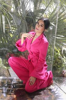 फोटोशूट के दौरान बेहद स्टाइलिश लुक में नजर आईं अमृता राव, देखें तस्वीरें