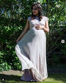 शादी के दस साल बाद पहली बार मां बनने वाली हैं सारा अरफीन खान, यहां देखिए बेबी शॉवर की PHOTOS