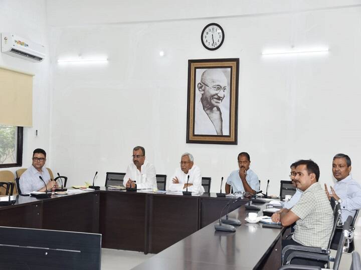 चमकी बुखार: 103 बच्चों की मौत, सीएम नीतीश ने हालात की समीक्षा की, इलाज का पूरा खर्च उठाएगी सरकार muzaffarpur acute encephalitis syndrome nitish kumar reviewed situation चमकी बुखार: 103 बच्चों की मौत, सीएम नीतीश ने हालात की समीक्षा की, इलाज का पूरा खर्च उठाएगी सरकार