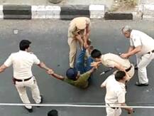 सिख ड्राईवर पिटाई मामला: मुखर्जी नगर थाने का घेराव, भारी संख्या में फोर्स तैनात, गृह मंत्रालय ने मांगी रिपोर्ट