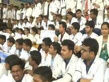 यूपी: डॉक्टरों ने नहीं किया काम, इलाज के लिए मरीजों को होना पड़ा परेशान