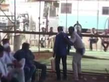 महाराष्ट्रः 39 साल से बिजली कनेक्शन के लिए भटक रहा था किसान परिवार, नहीं मिला तो मंत्री के सामने पी लिया जहर