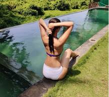 सोशल मीडिया पर इस HOT अंदाज में नजर आ रही हैं वानी कपूर, देखें तस्वीरें