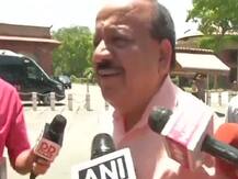 चमकी बुखार: जब पत्रकारों ने 2014 के लिखित वायदों की दिलाई याद तो सवालों से बचते दिखे डॉ हर्षवर्धन