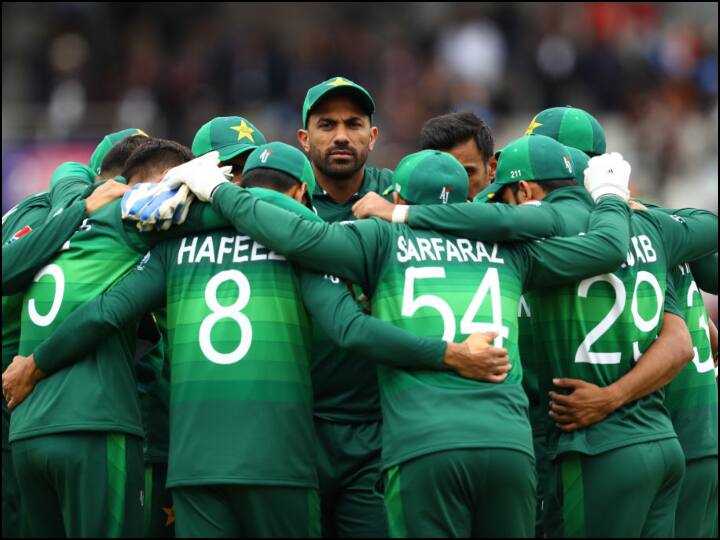 Man files a petition in court to ban Pakistan Cricket Team after defeat to India भारत से मिली हार से आहत पाकिस्तानी फैन ने कोर्ट में दायर की याचिका, PAK टीम को बैन करने की मांग की