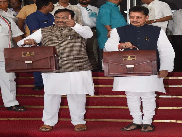 Maharashtra government presented Budget of 2019-20, Fiscal Deficit will increase महाराष्ट्र सरकार ने 2019-20 का बजट पेश किया, बढ़ेगा राजस्व घाटा