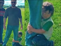 पापा सैफ के कदमों से लिपटे नज़र आए तैमूर अली खान, तस्वीर हुई वायरल