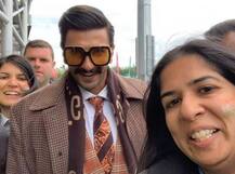 वर्ल्ड कप: किसी को Kiss तो किसी के साथ डांस करते दिखे रणवीर, देखें मैच की वायरल तस्वीरें