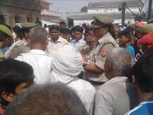 हैवानियतः नशे के आदी कलयुगी बेटे ने काट दी मां-बाप की गर्दन, घर में ताला लगा हुआ फरार