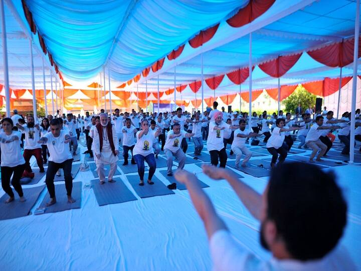 Why is Yoga day celebrated on 21st June know the reason International Yoga Day 2019: 21 जून को योग दिवस मनाने की ये है दिलचस्प वजह, हर साल होती है एक थीम