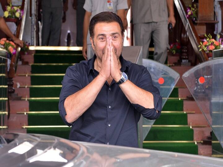 सनी देओल का चुनावी खर्च 70 लाख रूपये की सीमा से 'ज्यादा'', नोटिस जारी Sunny Deol's poll expenses found crossing Rs 70 lakh limit, issued notice सनी देओल का चुनावी खर्च 70 लाख रूपये की सीमा से 'ज्यादा'', नोटिस जारी