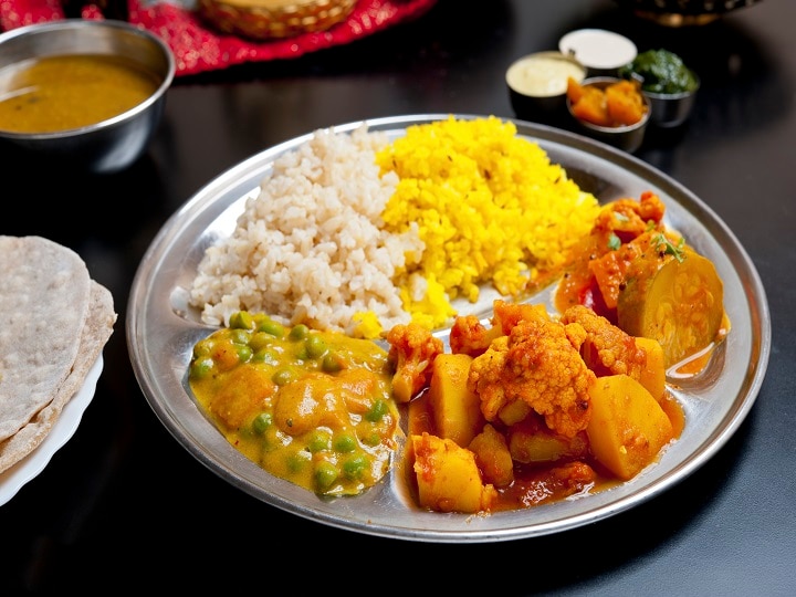 AhmadNagar Ghar Ghar langar misson provides food to 8 to 10 thousand people daily ANN महाराष्ट्र: कोरोना काल में रोजाना 8 से 10 हजार लोगों का पेट भर रहा है घर-घर लंगर मिशन