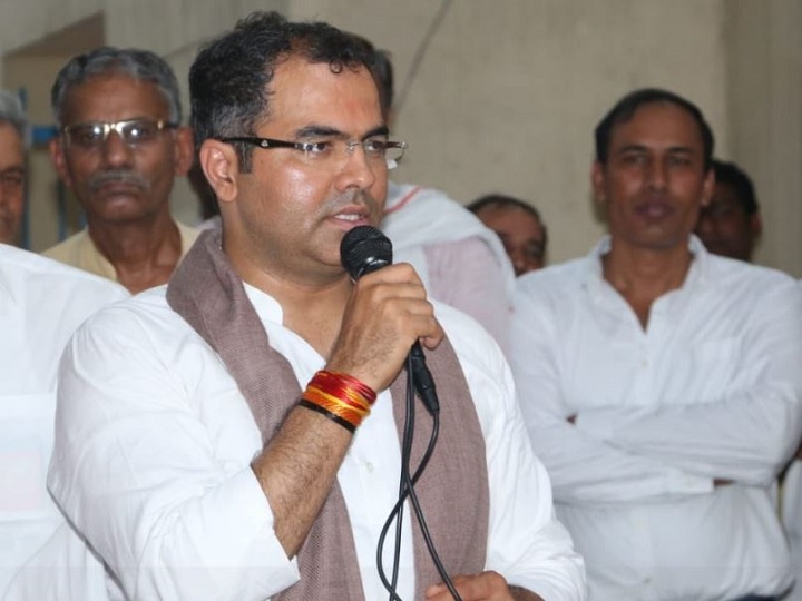 कोरोना संकट: बीजेपी ने कहा- सरकार किसी की निजी संपत्ति को सरकारी संपत्ति बनाने के पक्ष में नहीं Corona crisis: BJP said- Government is not in favor of making one's personal property as government property ANN