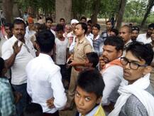 गोरखपुर: दहेज में बाइक मांगने पर हुआ बवाल, दूल्‍हे को बनाया बंधक- जमकर चले लाठी-डंडे