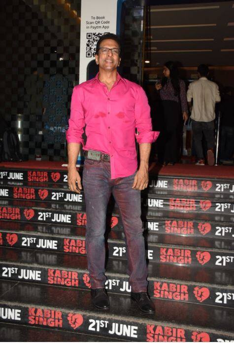 फिल्म की स्क्रीनिंग में दिग्गज अभिनेता जावेद जाफरी भी पहुंचे. (तस्वीर: मानव मंगलानी)