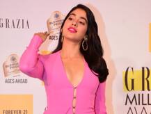 IN PICS: अवॉर्ड नाइट में ग्लैमरस अंदाज में पहुंची जाह्रवी, खुद को कहा \'ओल्ड फैशन्ड\'