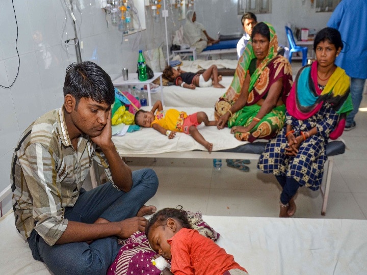 Acute Encephalitis Syndrome in Muzaffarpur: AES claims lives in Bihar spreads across 16 districts बिहार में चमकी बुखार से मरने वाले बच्चों की संख्या 155 पहुंची, 16 जिलों में फैला AES