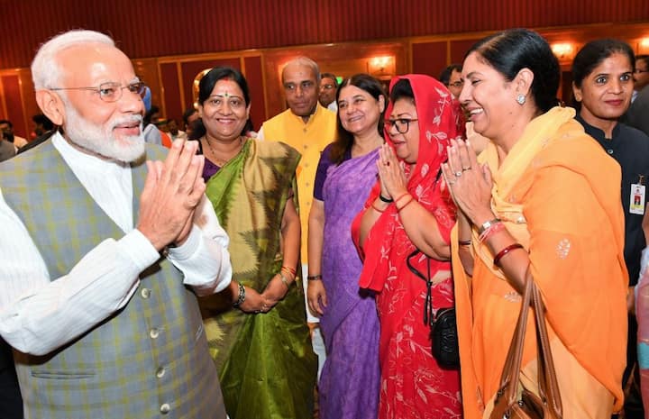 होटल अशोका में आयोजित डिनर राज्यसभा में नेता प्रतिपक्ष गुलाम नबी आजाद के अलावा एनडीए और यूपीए के घटक दलों के विभिन्न नेता शामिल हुए.