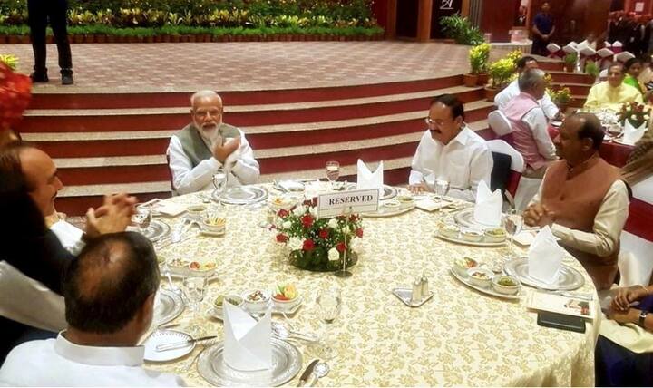 इसी प्रकार संसद का सत्र शुरु होने से पहले भी प्रधानमंत्री मोदी ने रविवार को सर्वदलीय बैठक में कहा था कि जनहित के मुद्दों पर राजनीतिक मतभेदों को दरकिनार कर विचार विमर्श किया जाना चाहिये.