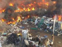 दिल्ली: कालिंदी कुंज में फर्नीचर मार्केट में लगी भीषण आग, 5 घंटे बाद शुरू हुई मेट्रो सेवा