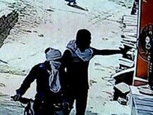 प्रयागराज: शोरूम में व्यापारी पर बरसाईं गोलियां, सीसीटीवी में कैद हुई वारदात