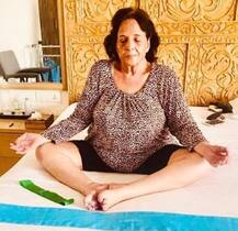 सोशल मीडिया पर छाया योग दिवस, सेलेब्स ने पोस्ट की ये तस्वीरें, देखें