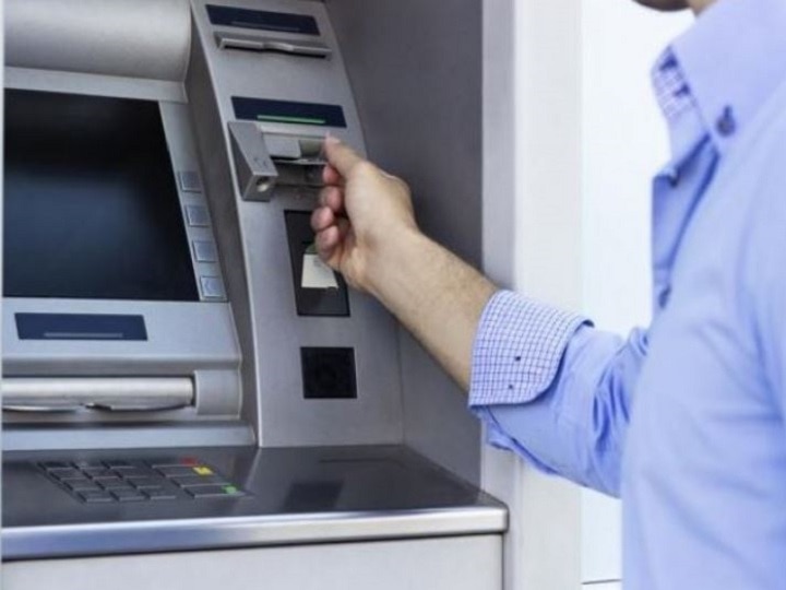 SBI, ICICI and Axis bank offers Cardless transaction ATM से पैसे निकालने के लिए डेबिट या क्रेडिट कार्ड की जरूरत नहीं, ऐसे निकालिए पैसे