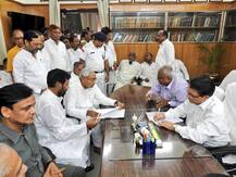 बिहार राज्यसभा उपचुनाव: रामविलास पासवान ने भरा पर्चा, पत्रकारों की भारी भीड़ पर भड़के सीएम नीतीश