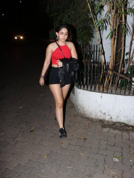 इरा ने इंस्टाग्राम पर सवाल आमंत्रित किए थे. उसी दौरान किसी यूज़र ने उनसे सवाल किया था कि क्या वो किसी को डेट कर रही हैं. (तस्वीर: मानव मंगलानी)