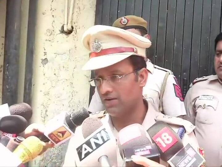 Husband kills wife and three children in Delhi दिल्ली के महरौली में दिल दहला देने वाली वारदात, पति ने चाकू से गला काट पत्नी सहित 3 बच्चों की हत्या की