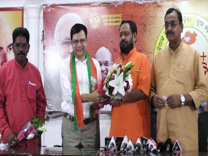 ओडिशा: राज्यसभा के लिए नामित होने के बाद बीजेपी में शामिल हुए अश्विनी वैष्णव Former IAS officer Ashwini Baishnab joins BJP ओडिशा: राज्यसभा के लिए नामित होने के बाद बीजेपी में शामिल हुए अश्विनी वैष्णव
