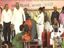 अमेठी दौरे पर स्मृति ईरानी की दरियादिली, अपने काफिले की एंबुलेंस से महिला मरीज को अस्पताल पहुंचाया