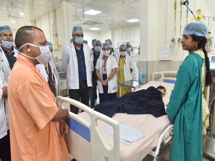  Gorakhpur- CM Yogi Adityanath visits BRD Medical College, said - Negligence is not tolerated in the treatment of Encephalitis affected children  गोरखपुर: सीएम योगी ने किया BRD मेडिकल कालेज का दौरा, कहा- इंसे‍फेलाइटिस पीड़ित बच्‍चों के इलाज में कोताही बर्दाश्‍त नहीं